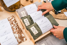 Afbeelding in Gallery-weergave laden, Handgemaakte Aromatherapie oogkussen - Groen ribbel