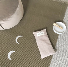 Afbeelding in Gallery-weergave laden, Aromatherapy Eyepillow - Lichtgrijs 100 % linnen