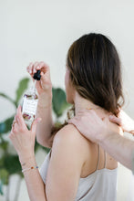 Afbeelding in Gallery-weergave laden, Loving Body &amp; Massage oil
