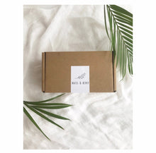 Afbeelding in Gallery-weergave laden, GIFTSET | Smelling good | Aroma Roller and Room/Pillow Spray
